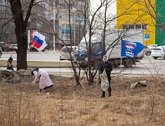 Мэр Благовещенска Олег Имамеев вместе с фан-клубом города очистил еще одну городскую территорию