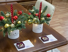 Мэр Олег Имамеев наградил благовещенок, спасших несколько человеческих жизней