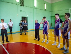 Мэр Благовещенска Олег Имамеев вручил награду "Наставник месяца"