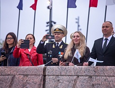 Шествие трудовых коллективов отгремело в Благовещенске!