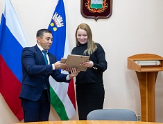 Мэр Благовещенска Олег Имамеев наградил победителей конкурса "Город в праздничном наряде"