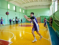 Мэр Благовещенска Олег Имамеев вручил награду "Наставник месяца"