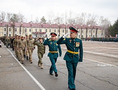 Мэр Благовещенска Олег Имамеев поздравил выпускников ДВОКУ с окончанием учебы