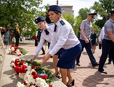 В Благовещенске прошли торжественные церемонии у памятников основателям города
