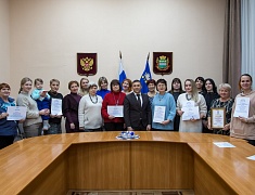 Мэр Благовещенска Олег Имамеев наградил победителей и участников конкурса «Город в праздничном наряде»