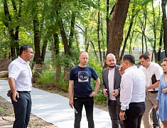 Ход работ в Ломоносовском сквере проинспектировал мэр Благовещенска Олег Имамеев