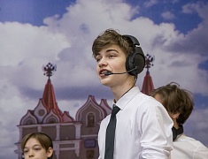 Специалисты управления по развитию потребительского рынка и услуг провели для десятиклассников конкурс КВН