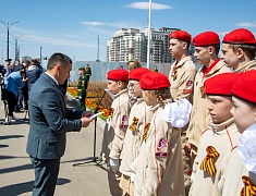 В амурской столице в преддверии Дня Победы подняли Копию Знамени Победы