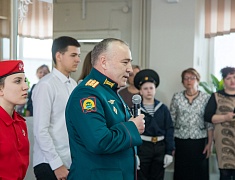 В школе № 10 открыли "Уголок памяти Героя" и установили "Парту Героя"