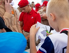 Больше 100 благовещенцев почтили память детей-жертв войны в Донбассе