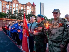В Благовещенске на площади Победы зажгли «Свечи памяти»