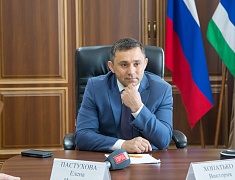 В Благовещенске чествовали известных благовещенцев — Елену Пастухову и Василия Семёнова. Они стали наставниками месяца