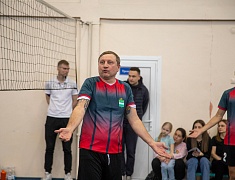 Сотрудники администрации Благовещенска, городской прокуратуры и депутаты сыграли в волейбол