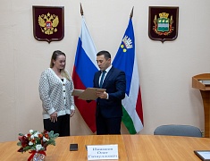 Мэр Благовещенска Олег Имамеев наградил победителей конкурса "Город в праздничном наряде"