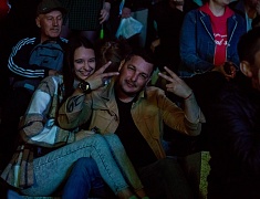 С днём рождения Благовещенск поздравили солист музыкального театра «Геликон-опера» Дмитрий Янковский и оркестр «АмурДжазБэнд»