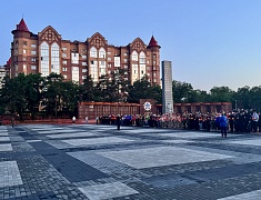 В Благовещенске на площади Победы зажгли «Свечи памяти»