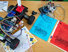 Мэр Благовещенска Олег Имамеев посетил выставку "Дня детских изобретений" в 16 школе