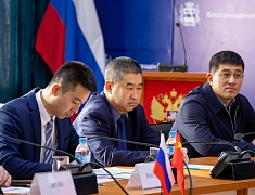 Делегация Хэйхэ поздравила благовещенцев с наступающим Новым годом