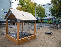 Жители еще двух благовещенских дворов получили современные игровые площадки