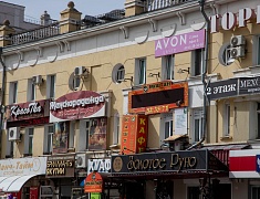 До конца года в Благовещенске обновят фасады 9 торговых центров 