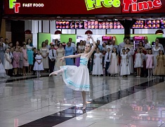 Больше 400 благовещенцев закружил кадетский бал