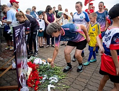 Больше 100 благовещенцев почтили память детей-жертв войны в Донбассе