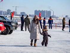 Автомобильные гонки в рамках Международного российско-китайского фестиваля зимних видов спорта