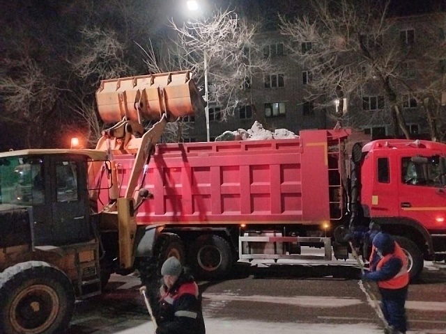В Благовещенске ГСТК вывез снег с 3 улиц и с района ДальГАУ
