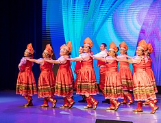 Китайские и русские бабушки станцевали на одной сцене в Благовещенске