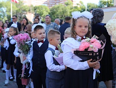 В школах Благовещенска прошли торжественные линейки