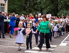 Мэр Олег Имамеев побывал на линейках в нескольких городских школах