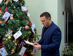 Сотрудники администрации Благовещенска станут новогодними волшебниками