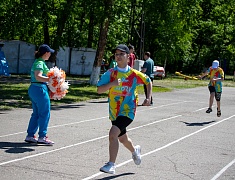 Забег «Я могу» собрал на стадионе «Юность» сотню ребят с ограниченными возможностями здоровья