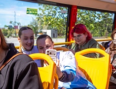 Двухэтажный автобус-кабриолет «провел» первую экскурсию по Благовещенску