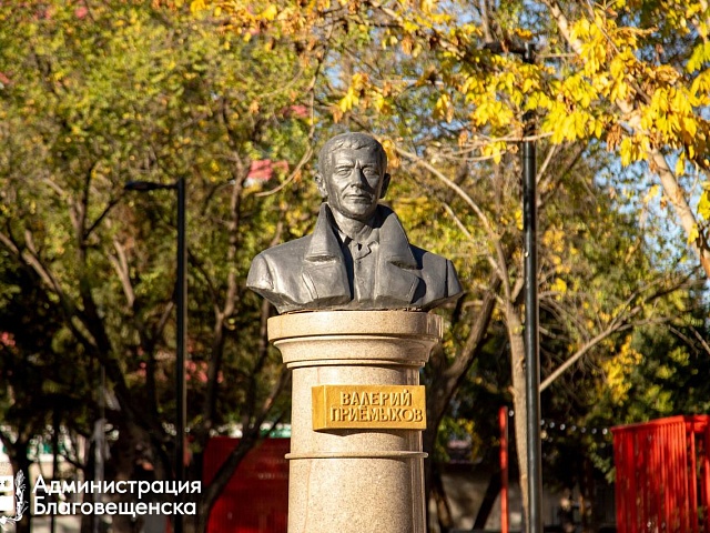 Пространство в стиле кино: прогуляться по скверу имени Валерия Приёмыхова можно будет уже в октябре 