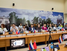 В Благовещенске открыли международный писательско-издательский форум