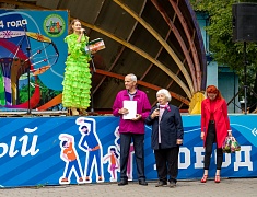 Мэр города Олег Имамеев поприветствовал старшее поколение на празднике в Горпарке