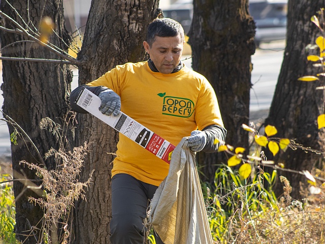 В рамках акции «Город берегу» большой субботник прошел на улице Чайковского