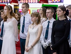 Больше 400 благовещенцев закружил кадетский бал