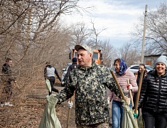 «Город берегу»: жители Благовещенска массово вышли на субботник