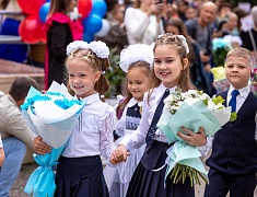 Мэр Олег Имамеев побывал на линейках в нескольких городских школах