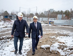Мэр Благовещенска Олег Имамеев проинспектировал строительство нового корпуса 16 школы на улице Тепличной