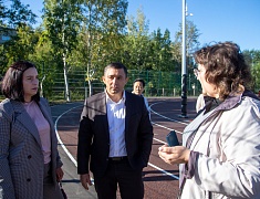 Мэр Благовещенска Олег Имамеев проверил готовность «умной» спортплощадки в Моховой Пади