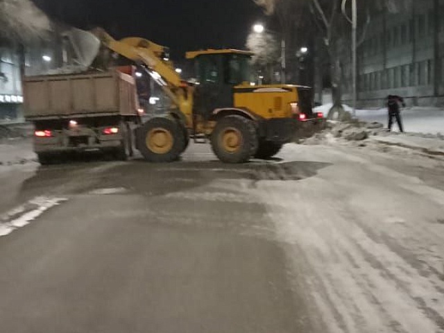 По Горького, Шимановского и Ленина в Благовещенске очистили тротуары