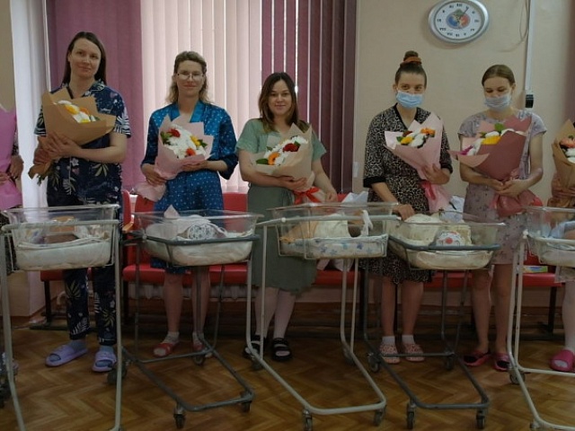 Михаил, Лев, Александр, Виктория, Дарина, Елизавета и Анна: семь детей появились на свет в Благовещенске в день рождения столицы Приамурья 