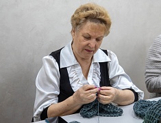 Сухой душ, носилки, сети и нашлемники изготавливают на «Фабрике для СВОих» в Благовещенске