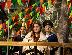 В амурской столице праздничной программой открыли сквер водников