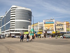 До конца года в Благовещенске обновят фасады 9 торговых центров 