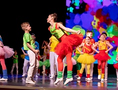 Мэр города Олег Имамеев поздравил благовещенский ансамбль "Ровесники" с 57-летием