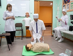 В Благовещенске волонтеры городских мероприятий теперь умеют оказывать первую помощь